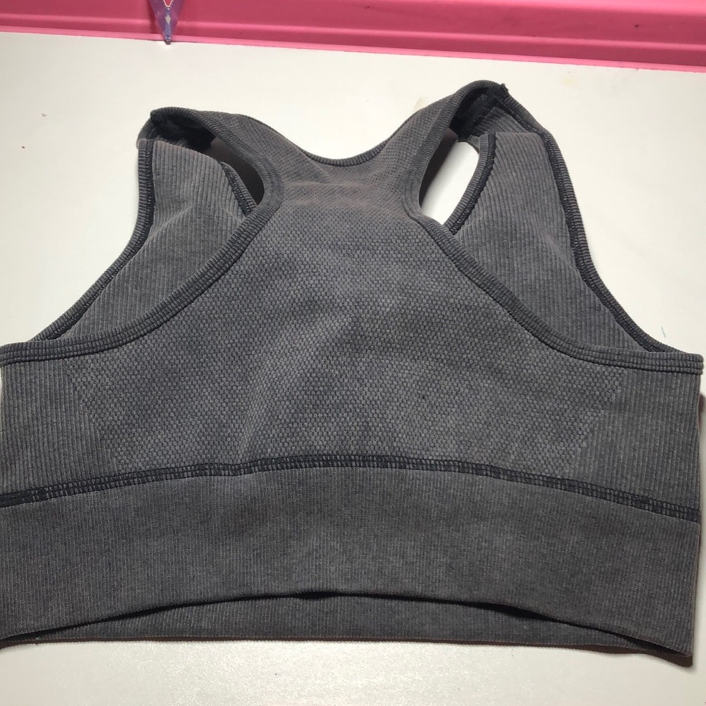NWT Gray ribbed texture  sports bra - Picture 2 of 2